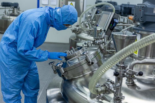 福瑞達(dá)生物股份黨支部書(shū)記 副總經(jīng)理王偉 見(jiàn)證25年成長(zhǎng),共創(chuàng) 透明工廠 美好未來(lái)鳳凰網(wǎng)山東 鳳凰網(wǎng)